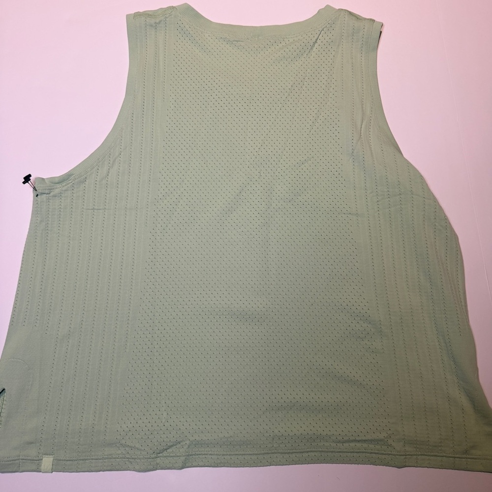 Lululemon Mint Green Women's Top - Picture 2 of 3
